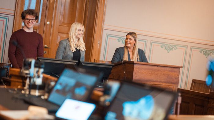 Studenter, prosederer, rettssal, muntlighet i undervisning.