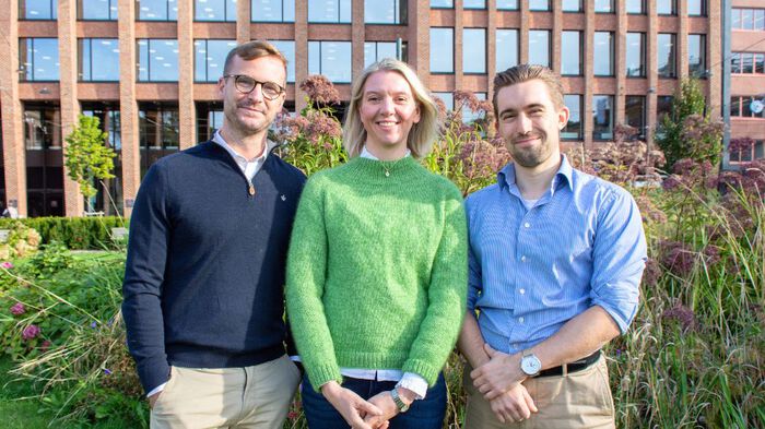 Bildet kan inneholde: smil, klokke, plante, ansiktsuttrykk, blad.