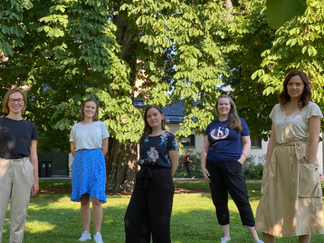 Gruppebilde av de fem studentene