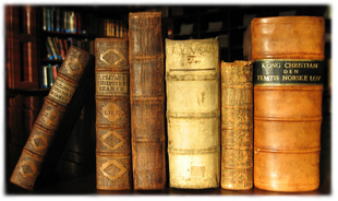 Gamle bøker fra Det juridiske fakultet.