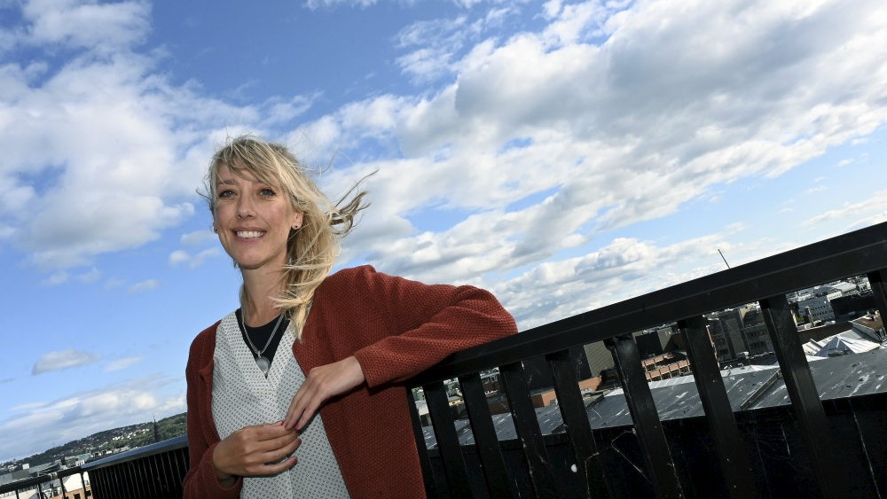 Image of Professor Maja Janmyr with background of blue sky.