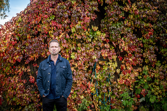 Bildet kan inneholde: mennesker i naturen, blad, høst, anlegg, tre.