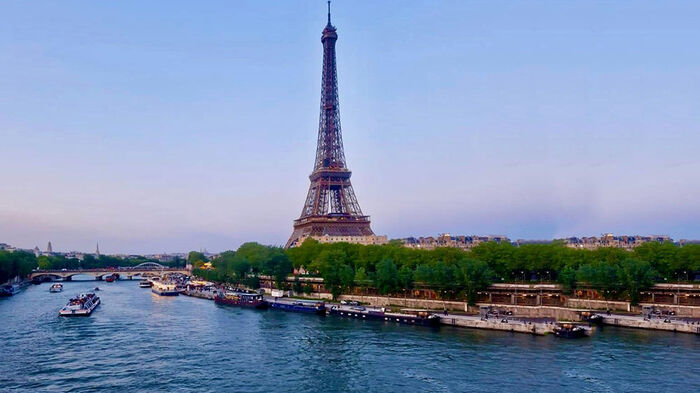 Image of the Seine and the Eiffel Tower
