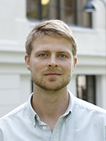 Bildet kan inneholde: person, hår, hake, panne, hvitkrage-arbeider.
