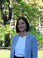 person ,hår ,smil ,nakke ,erme.
