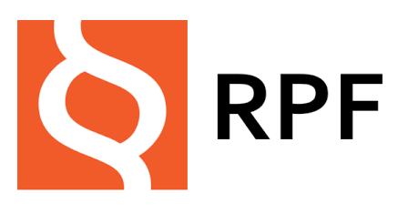 Bildet kan inneholde: font, logo, merke, rektangel, grafikk.
