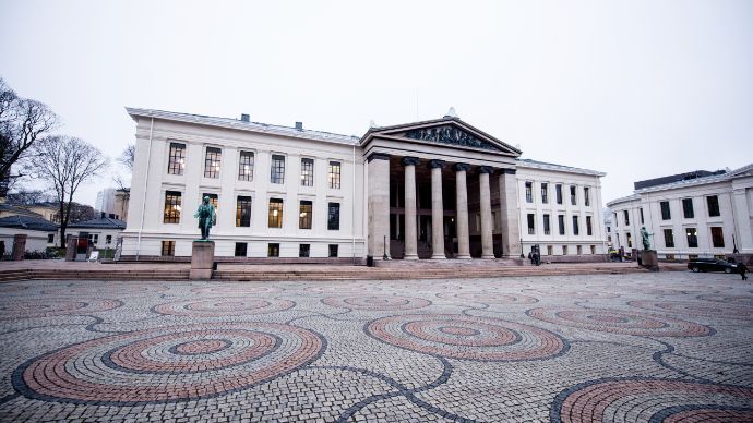 Universitetsplassen og Domus Media (Foto: Anders Lien/UiO)
