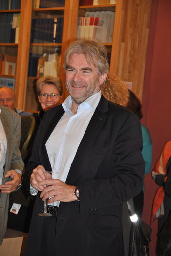 yttertøy ,frakk ,smil ,gest ,dress.