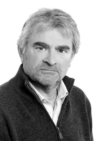 klær ,panne ,hake ,øyenbryn ,munn.